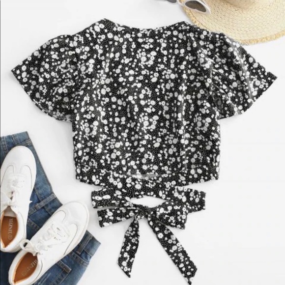 Ditsy Print Surplice Tie Hem Crop Blouse - Picture 2 of 5